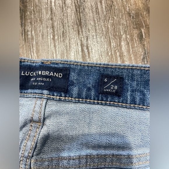 Lucky Brand High Rise Mom Jean Drew Ankle Women’s Size 6/28 - Picture 4 of 9